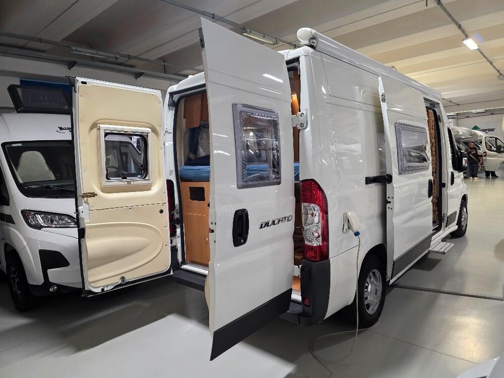 CAMPER VAN ROLLER TEAM LIVINGSTONE