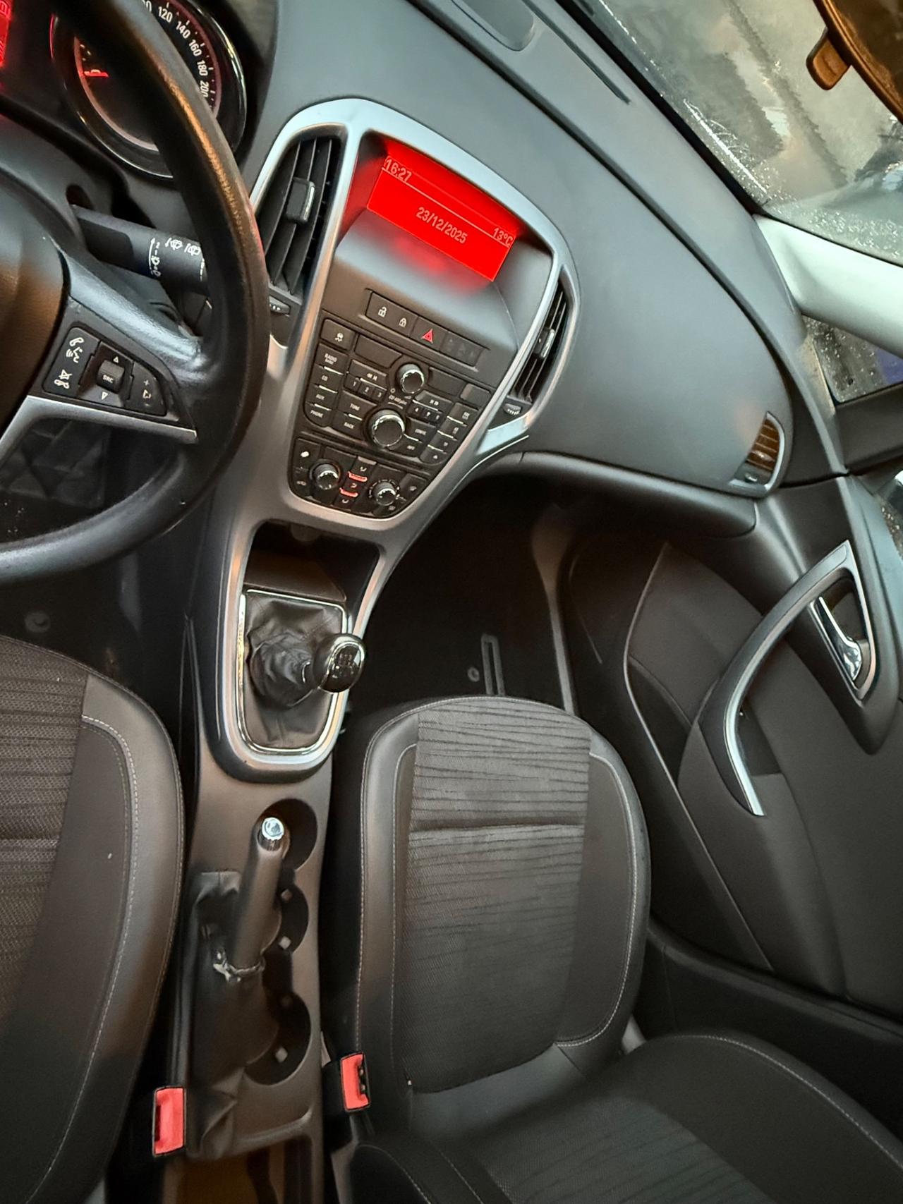 Astra 1.4 100CV-Cosmo-unipro-( 98 mila km ) -rate