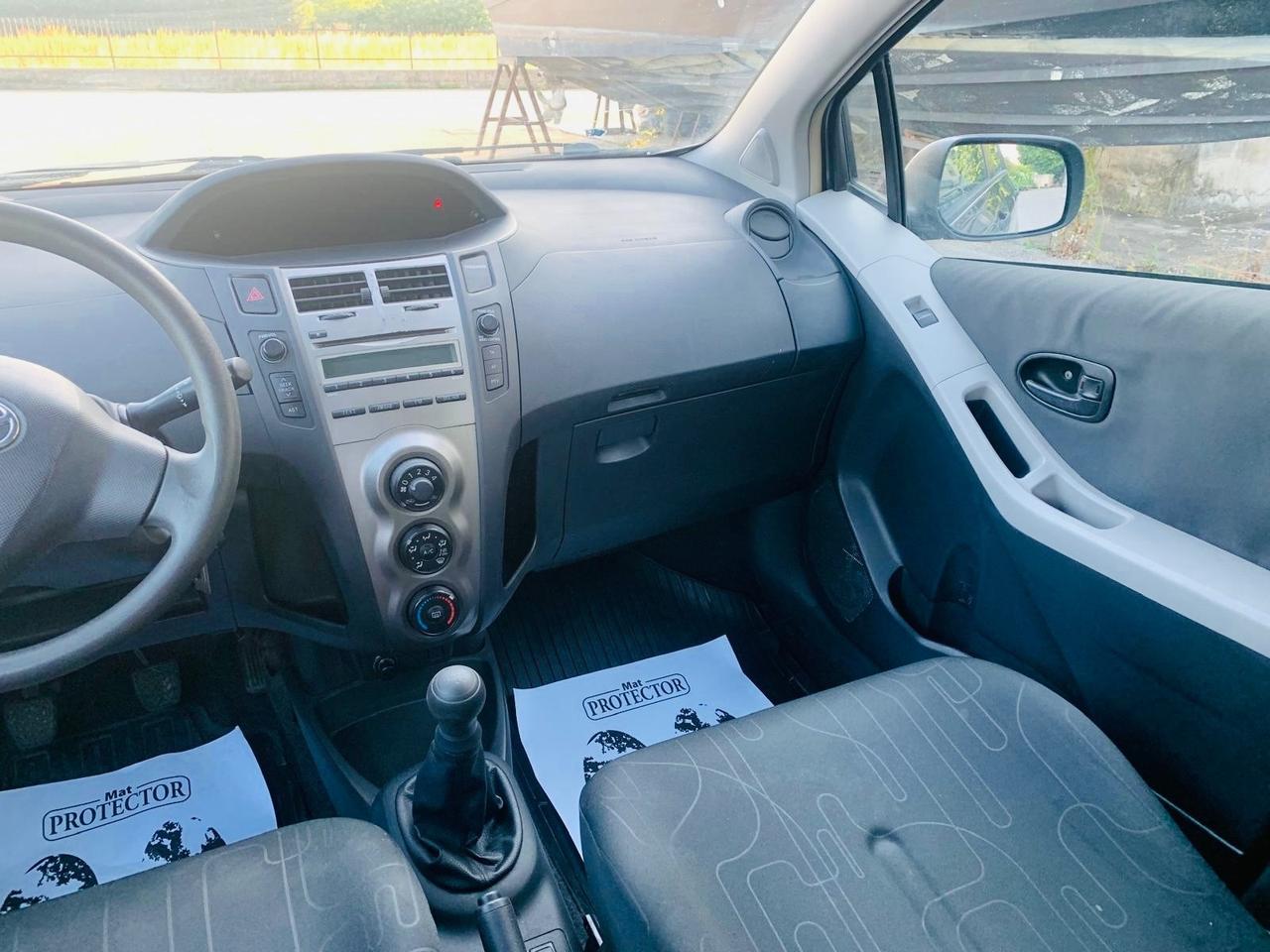Toyota Yaris 1.0 benzina 2010 130.000km neo