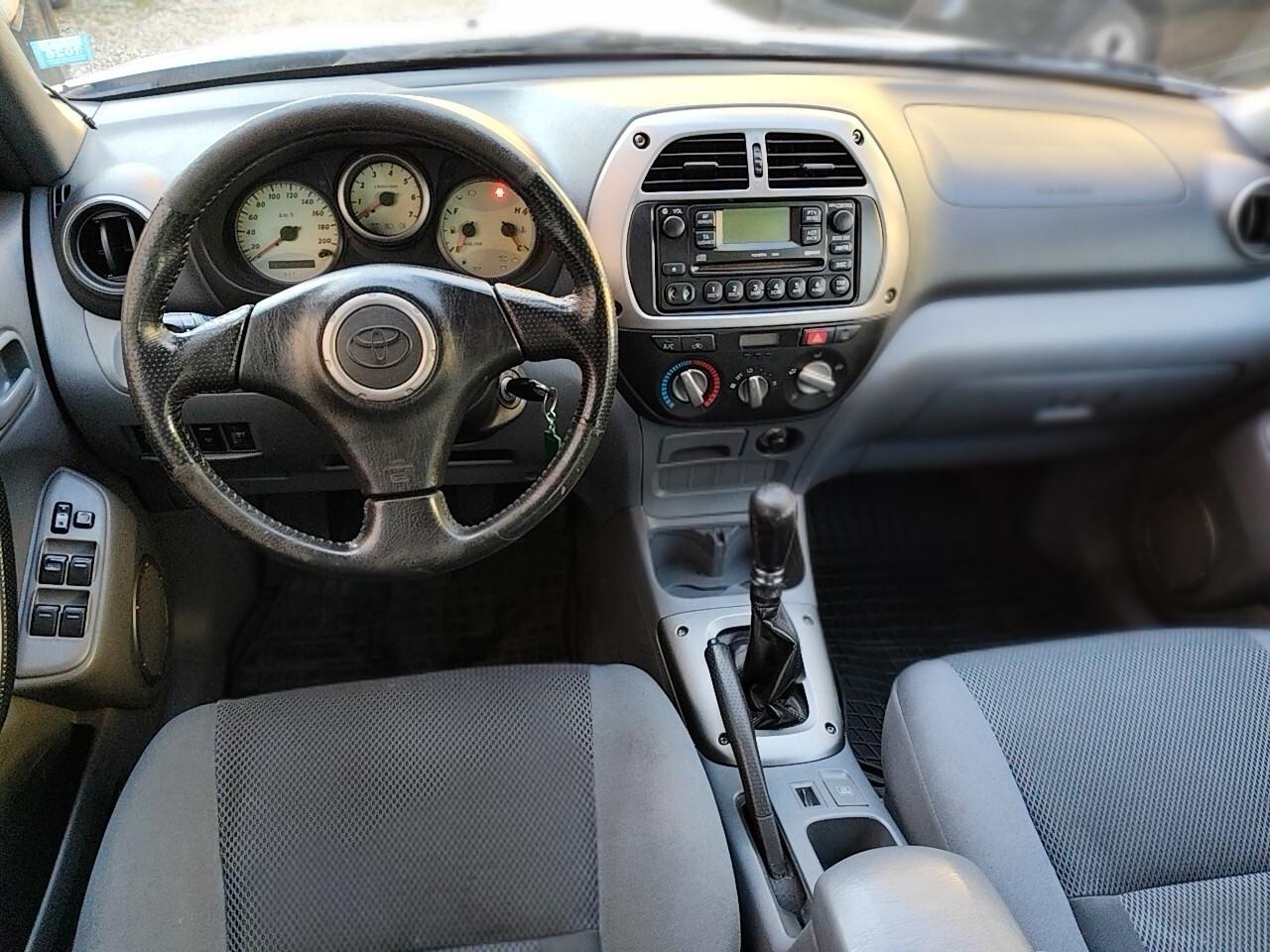 Toyota RAV 4 2.0 Tdi D-4D 5p Sol + Gancio