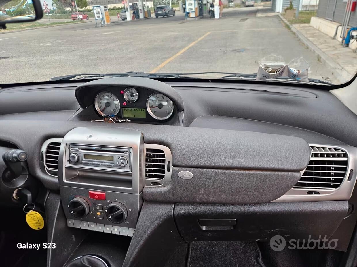 Lancia Ypsilon 1.3 MJT 75 CV Platino