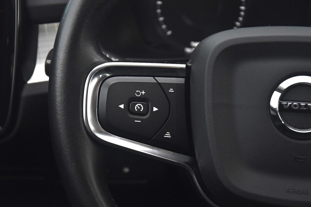 Volvo XC40 T5 Recharge Plug-in Inscription Expression