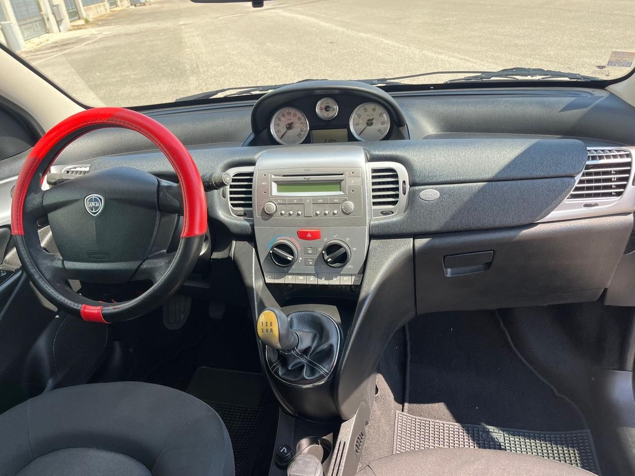 Lancia Ypsilon 1.3 MJT 75 CV Unyca