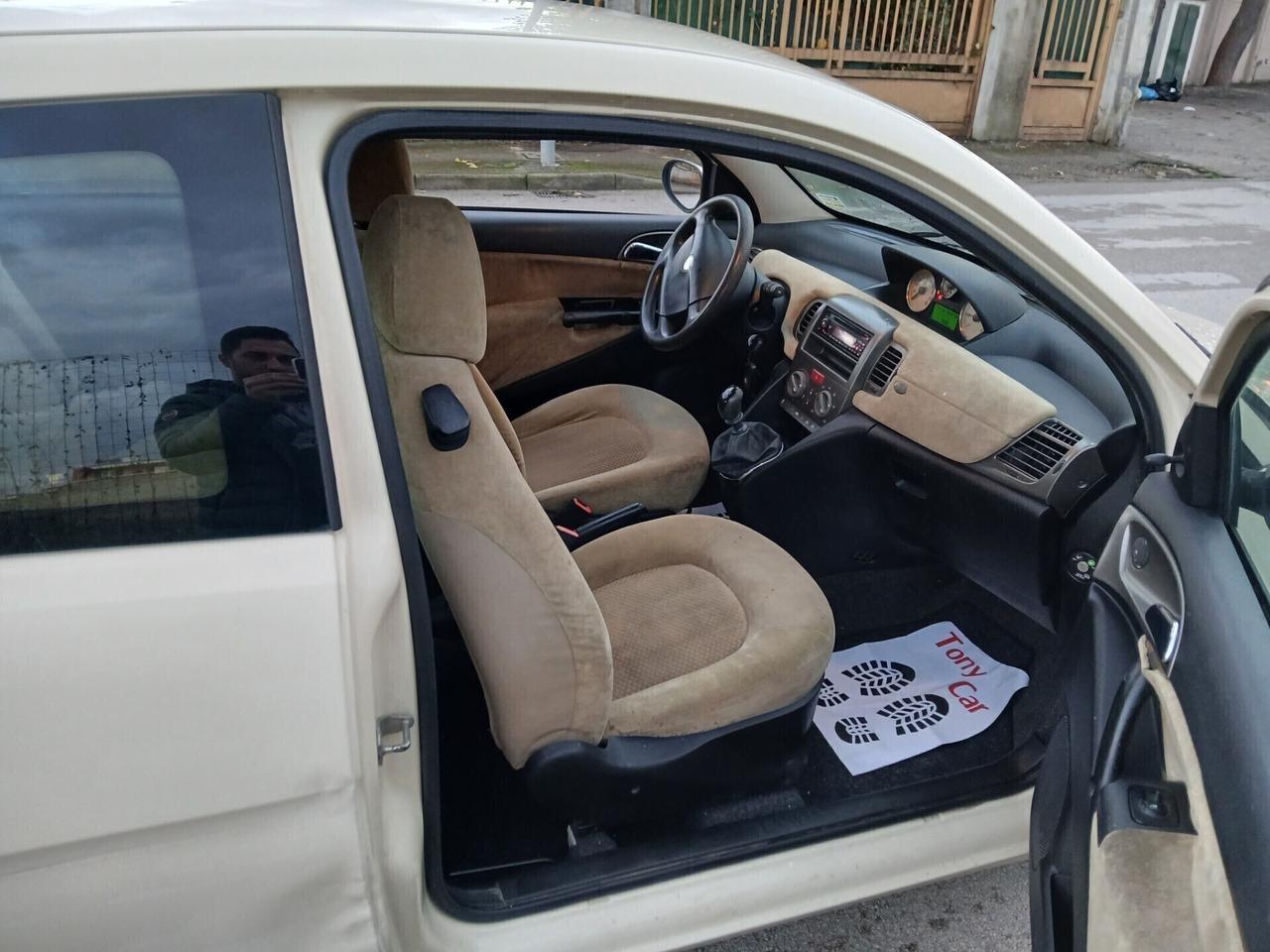 Lancia Ypsilon 1.2 Argento anno 2005