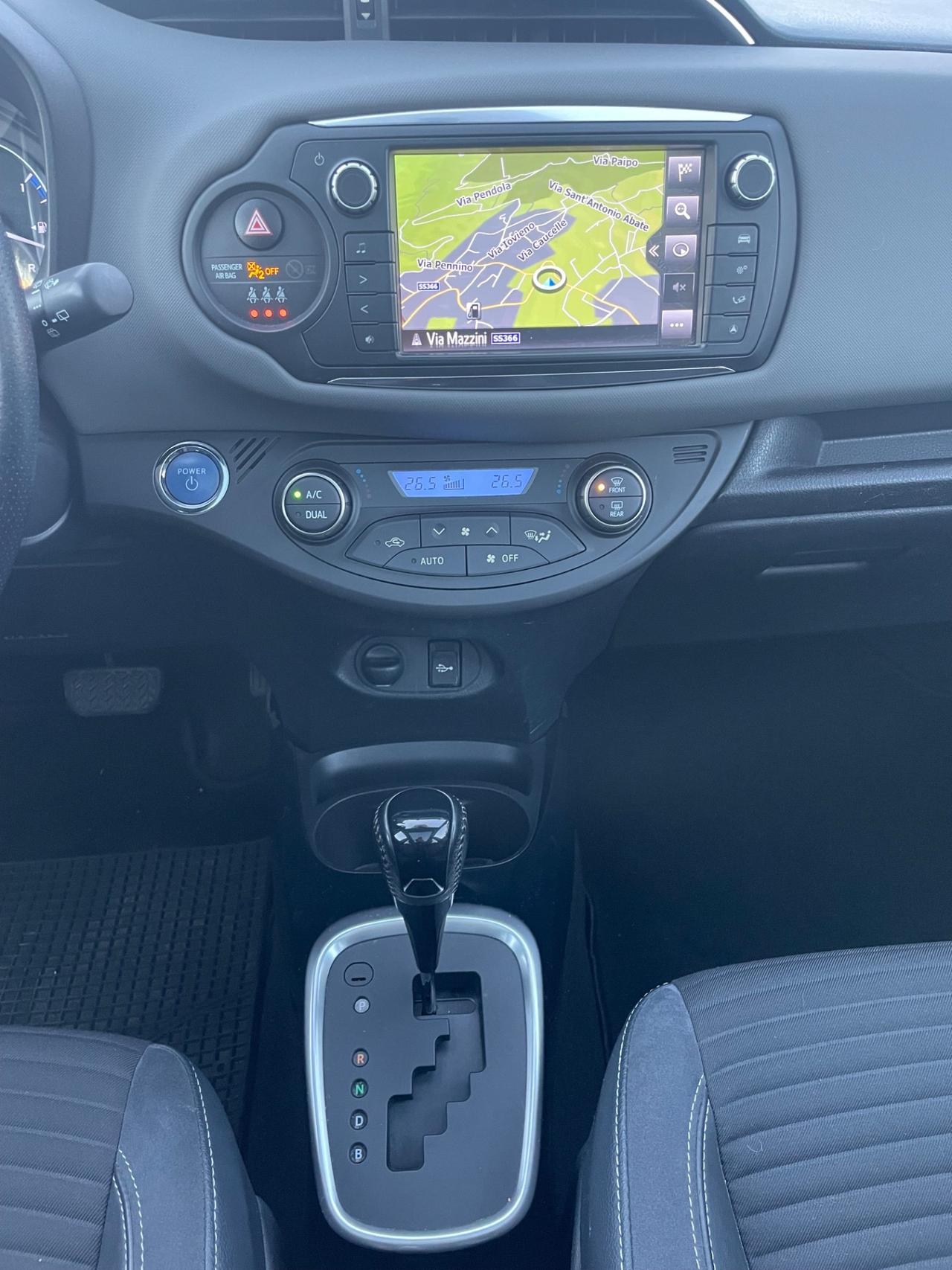 Toyota Yaris HYBRID PLATINUM EDITION
