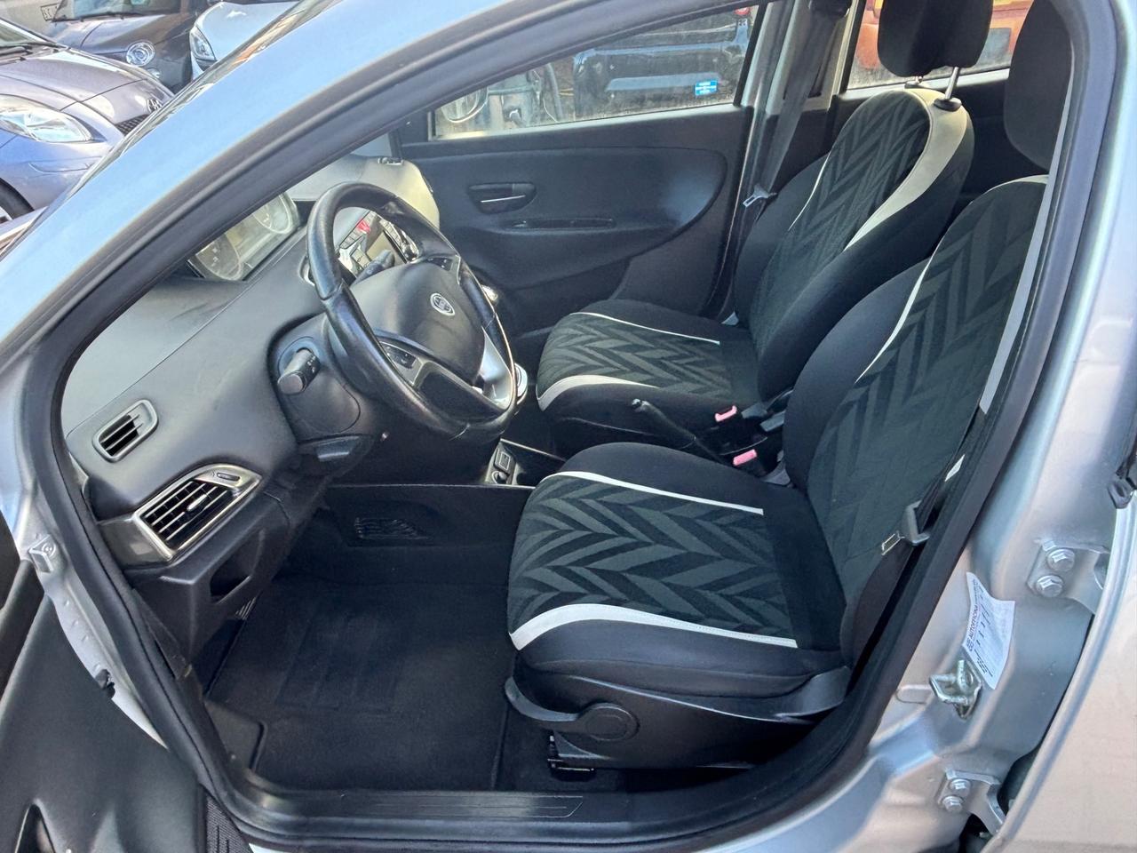 Lancia Ypsilon 0.9 TwinAir 85 CV 5 porte S&S DFN Platinum