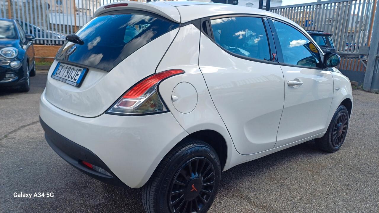Lancia Ypsilon 85 CV 5 porte Metano Ecochic Gold