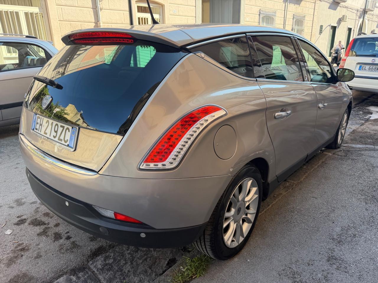 Lancia Delta 1.6 MJT 105 CV Gold 2011