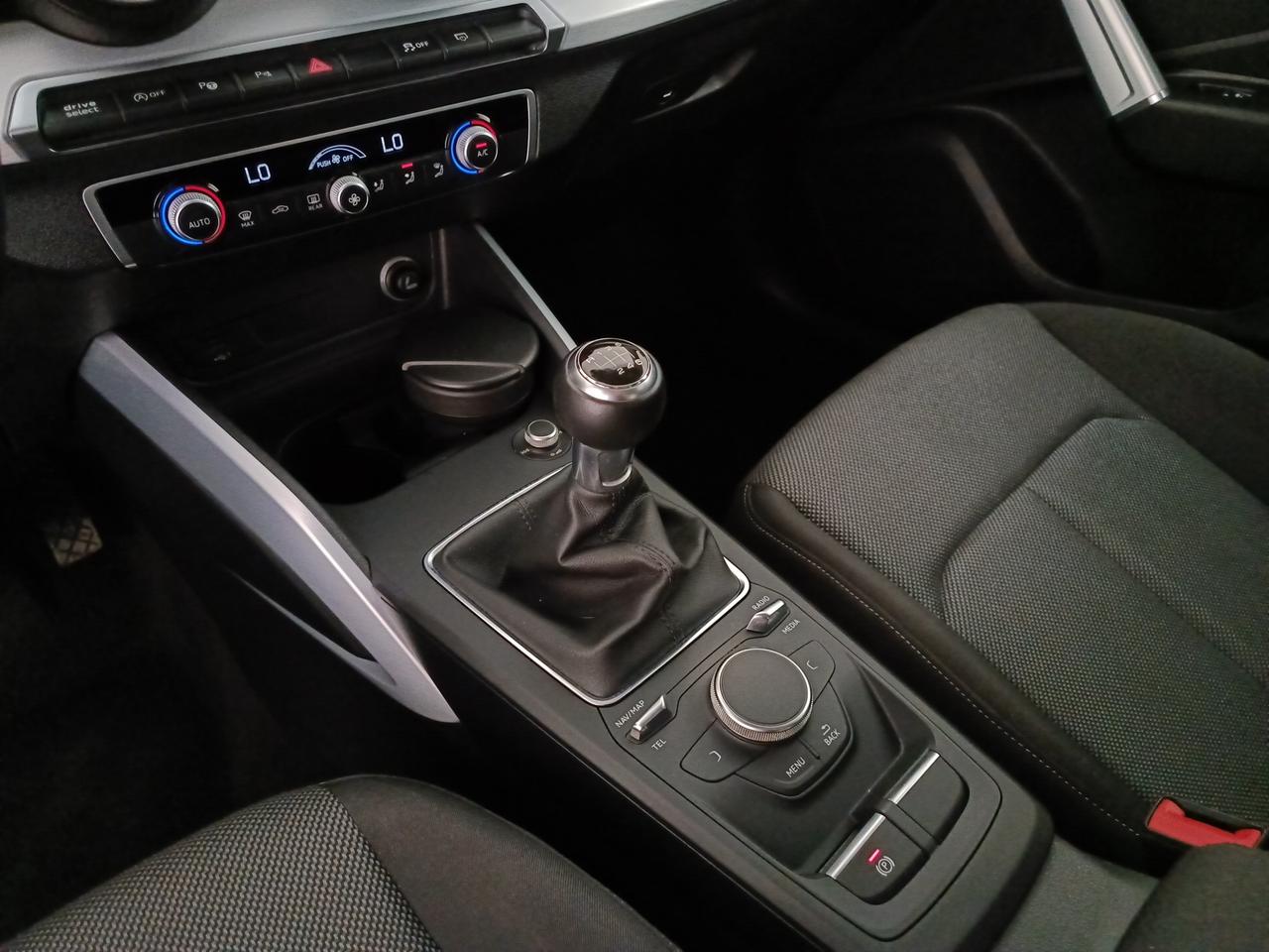 AUDI Q2 1.0 tfsi Business