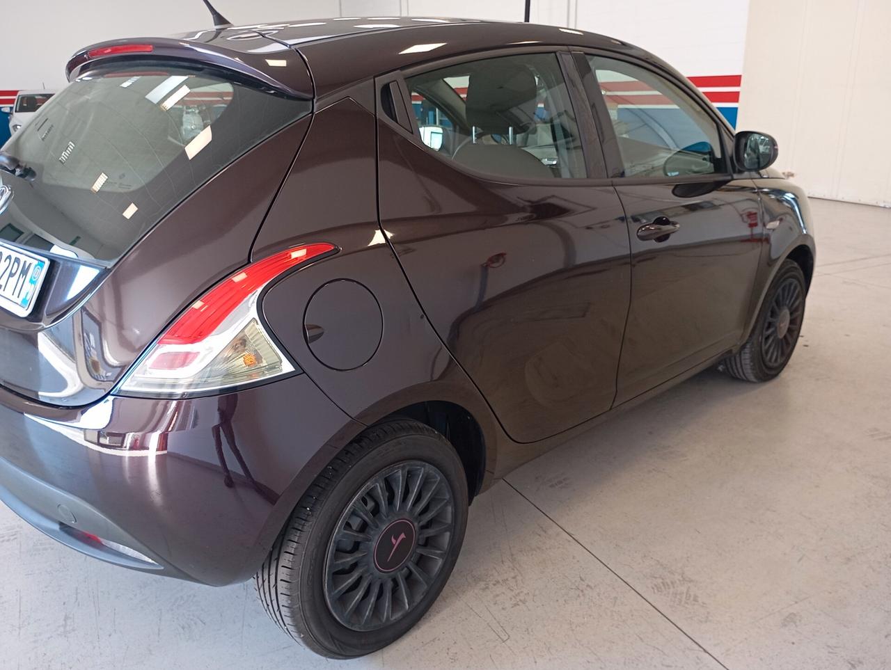 Lancia Ypsilon 1.2 69 CV 5 porte S&S Gold