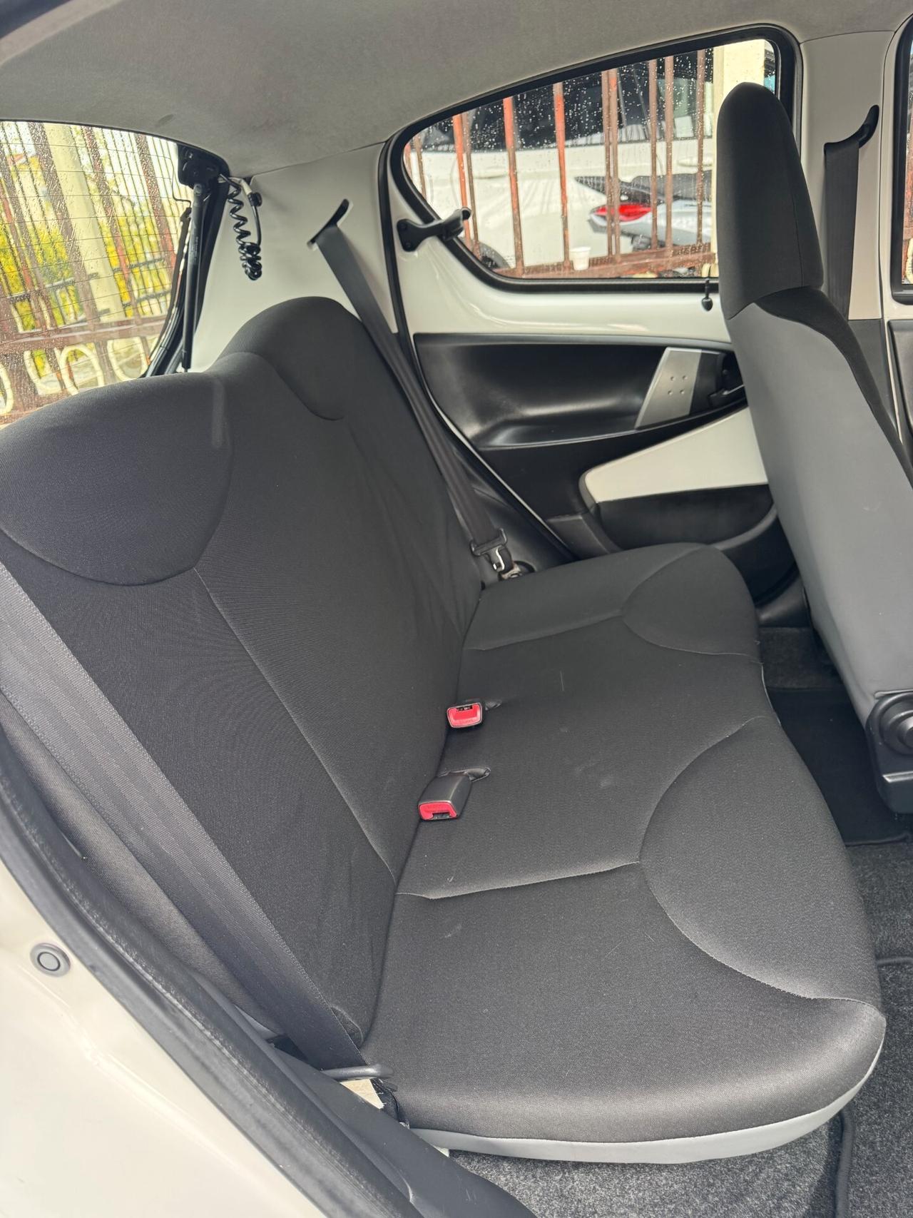 Toyota Aygo 1.0 12V VVT-i 5 porte Lounge Connect