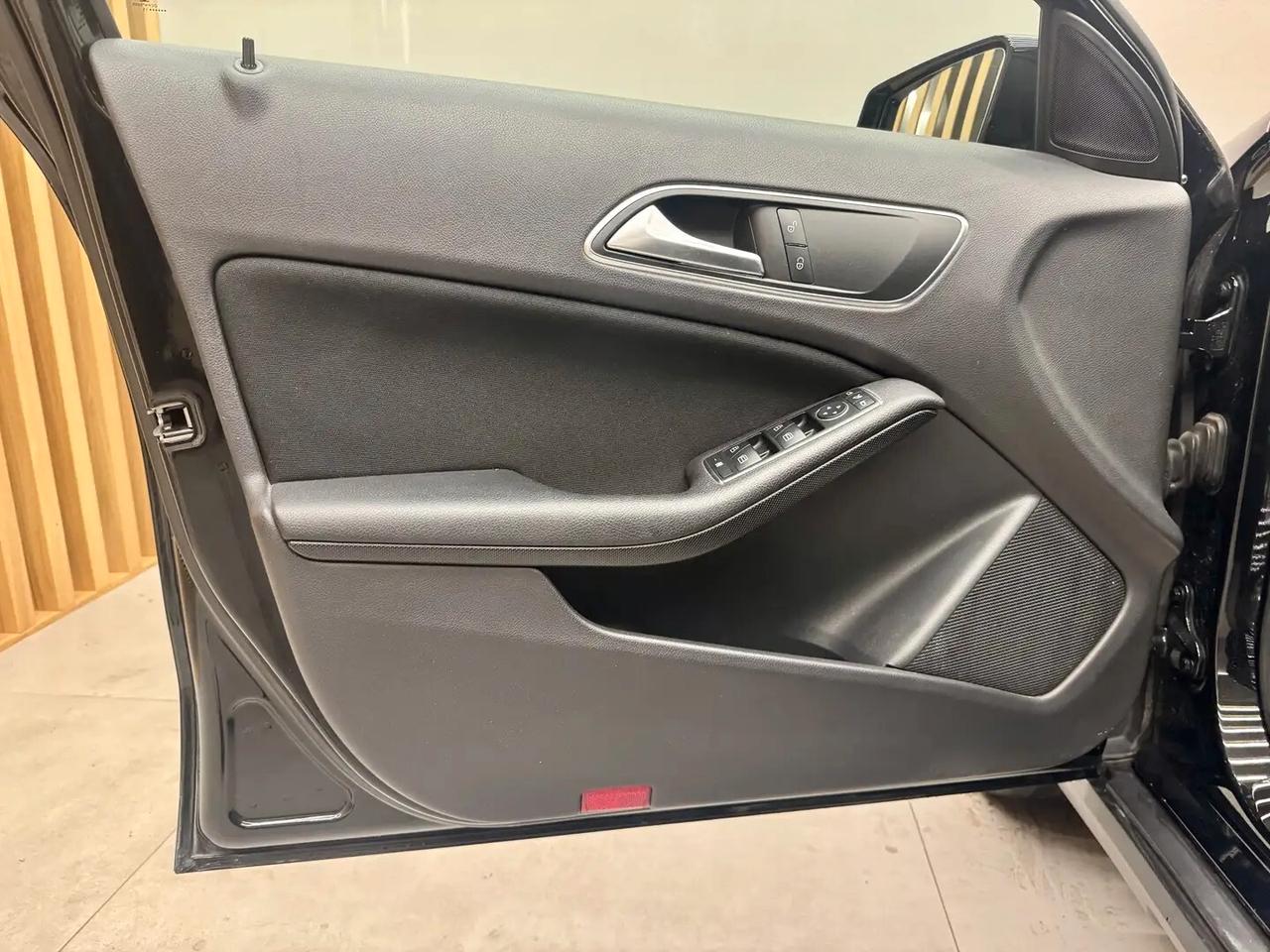 Mercedes-Benz GLA 180 SPORT ADVANCE PERFECT PARI AL NUOVO