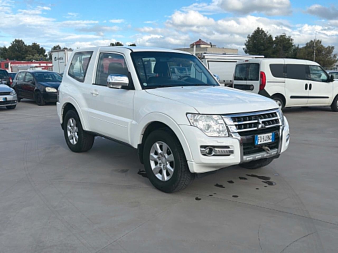 Mitsubishi Pajero 3.2 DI-D 16V aut. 3p. Intense DPF IVA ESPOSTA