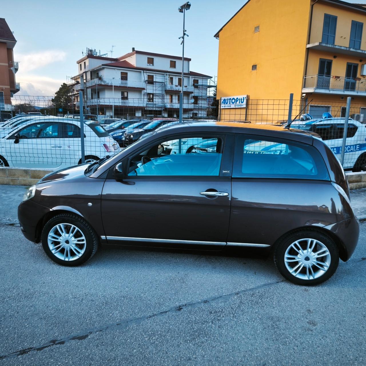 Lancia Ypsilon 1.2 69 CV Unyca
