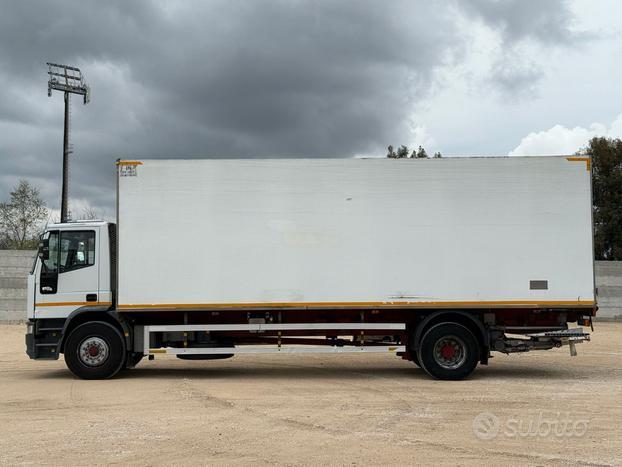 Iveco Eurocargo 180e28 furgone isotermico e sponda