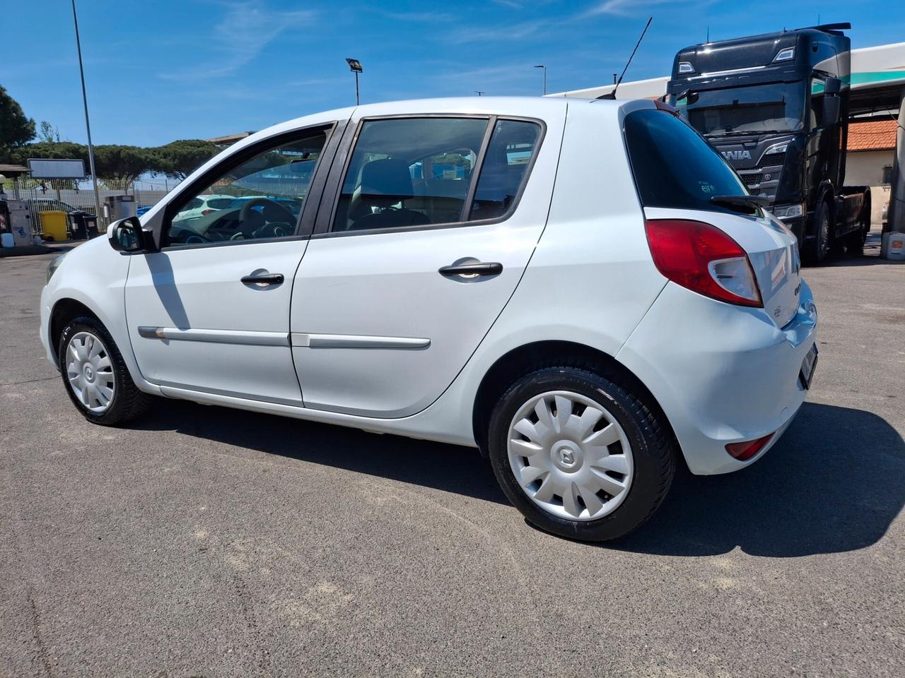 Renault Clio 1.2 16V.-5 Porte-NAVIGATORE-