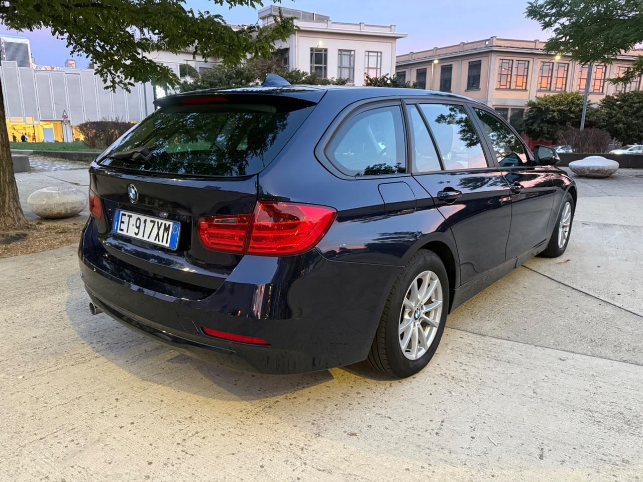 Bmw 318 318d Touring Luxury 2014