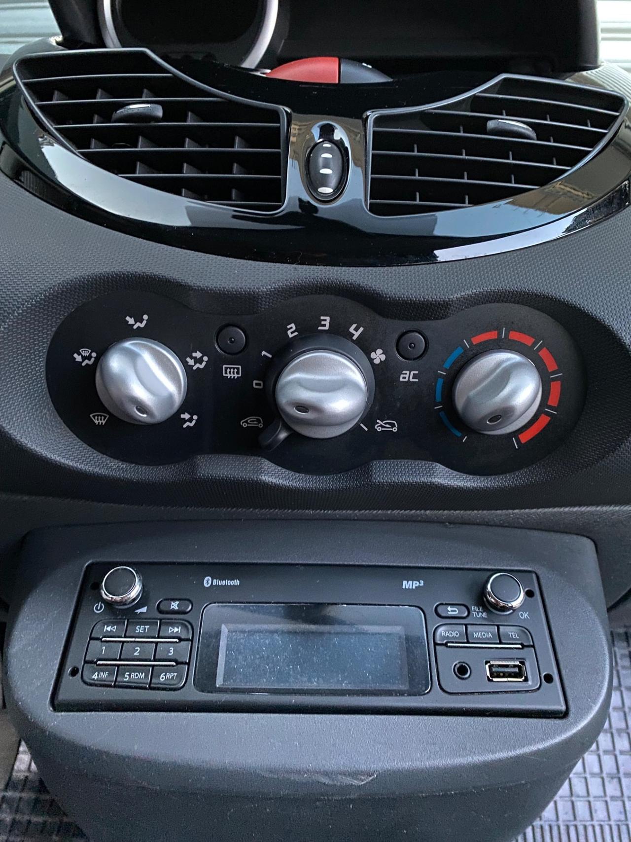 Renault Twingo 1.2 16V 75cv Night&Day - 63 MILA KM