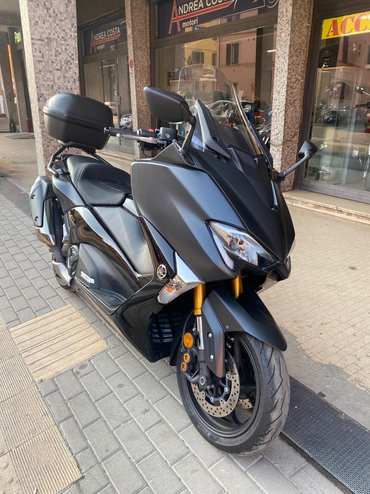 Yamaha T Max 530 DX anno 2018 km 16000 COME NUOVA!