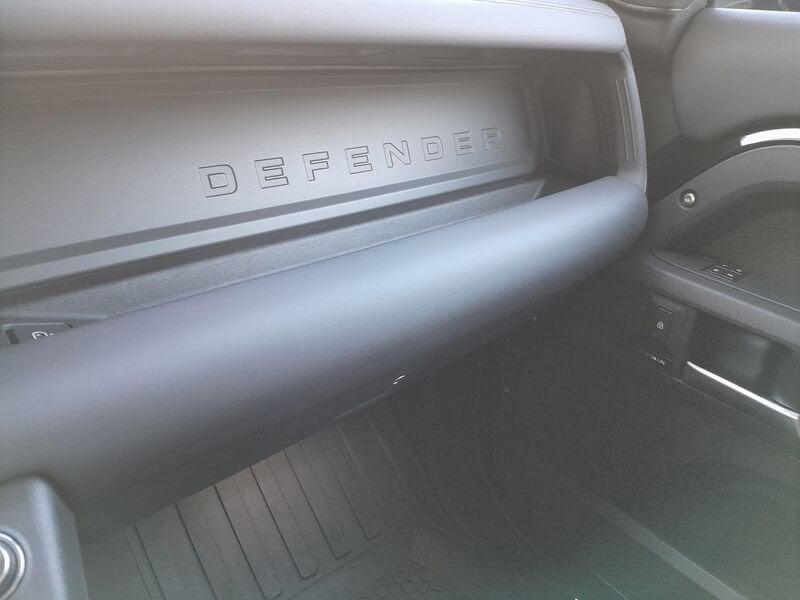 Land Rover Defender D200 AWD Auto 110 X-Dynamic SE IVA ESPOSTA
