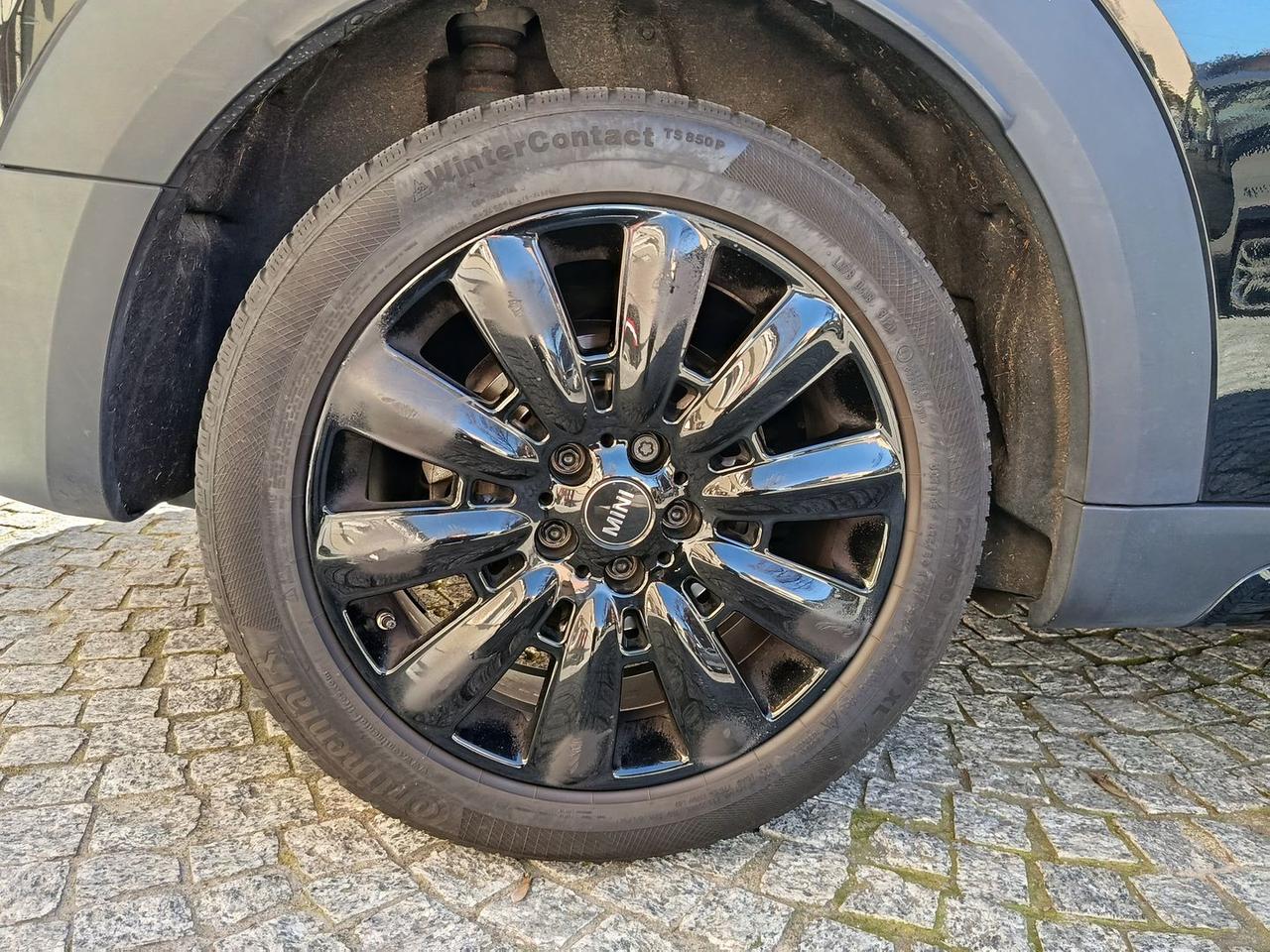 Mini Cooper Countryman Baker Street Edition #9408