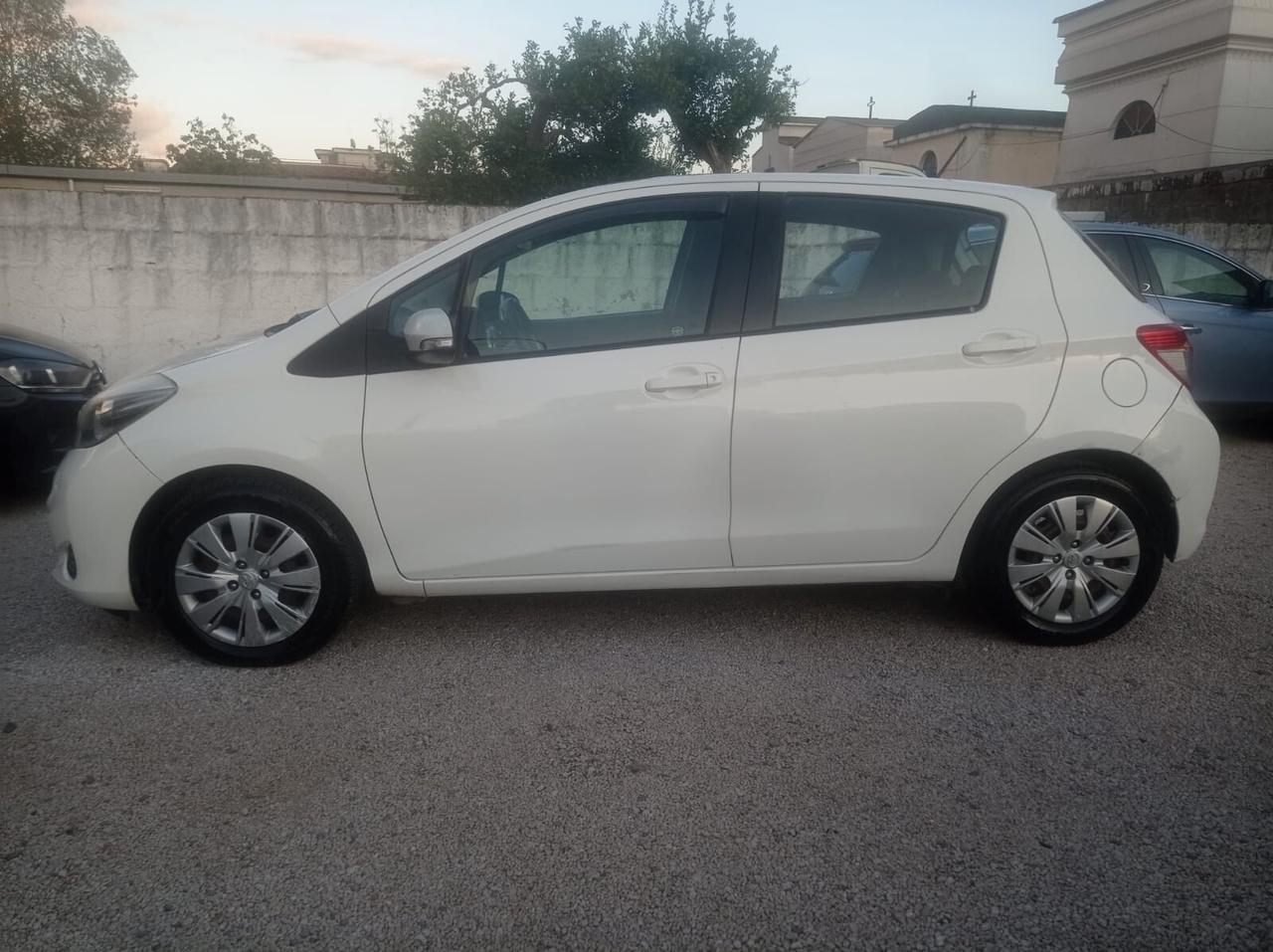 Toyota Yaris 1.0 5 porte Lounge -2012
