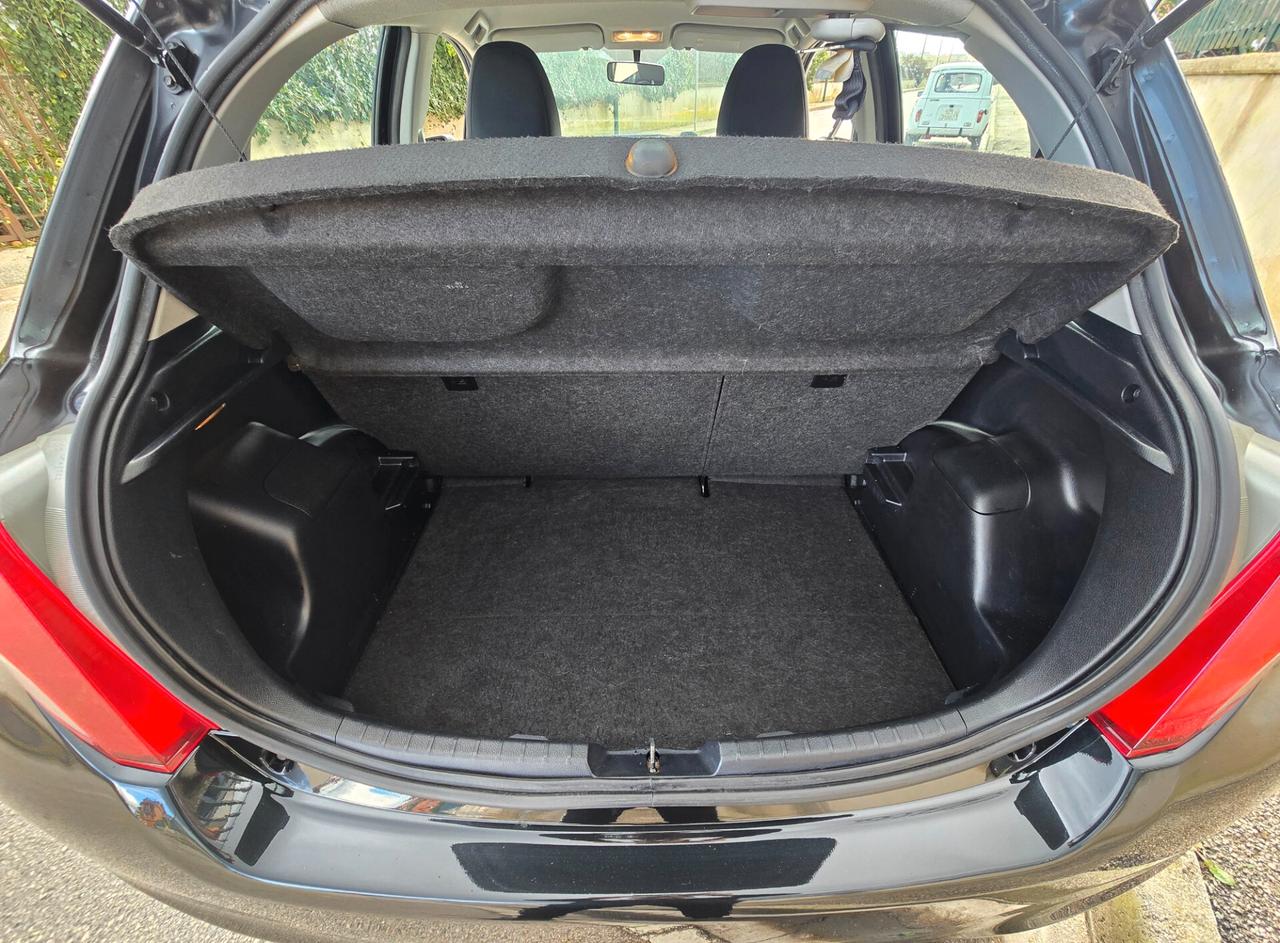 TOYOTA YARIS LOUNGE 1.0B NUOVISSIMA DI TUTTO