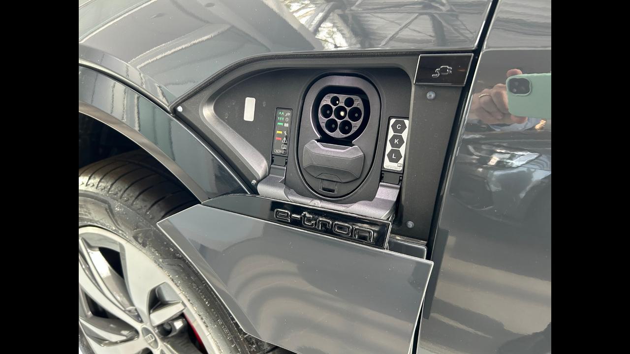 Audi Q8 e-tron 250/95