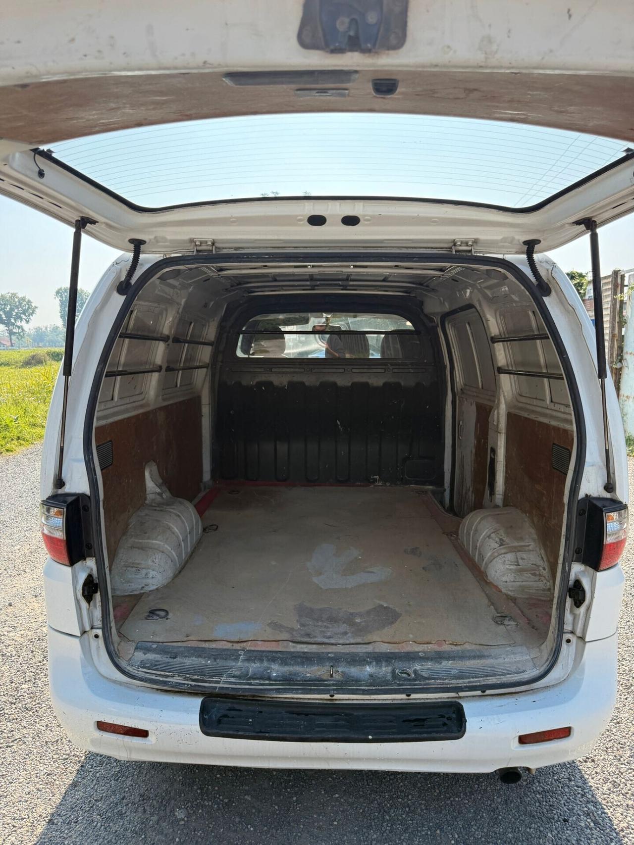 Hyundai H-1 2.5 CRDI 3 posti Van Style