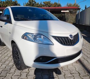 Lancia Ypsilon 1.0 FireFly 5 porte S&S Hybrid Ecochic Silver