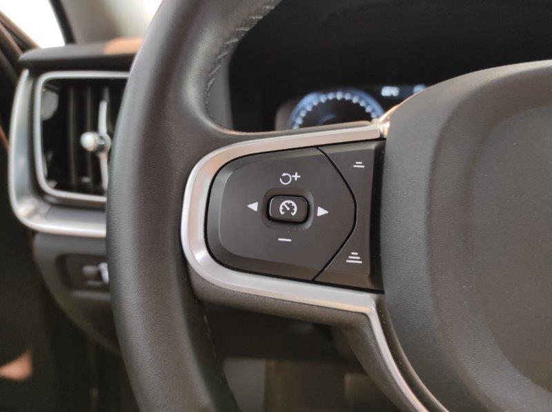 VOLVO V60 (2018-->) - V60 B4 (d) Geartronic Momentum Business Pro