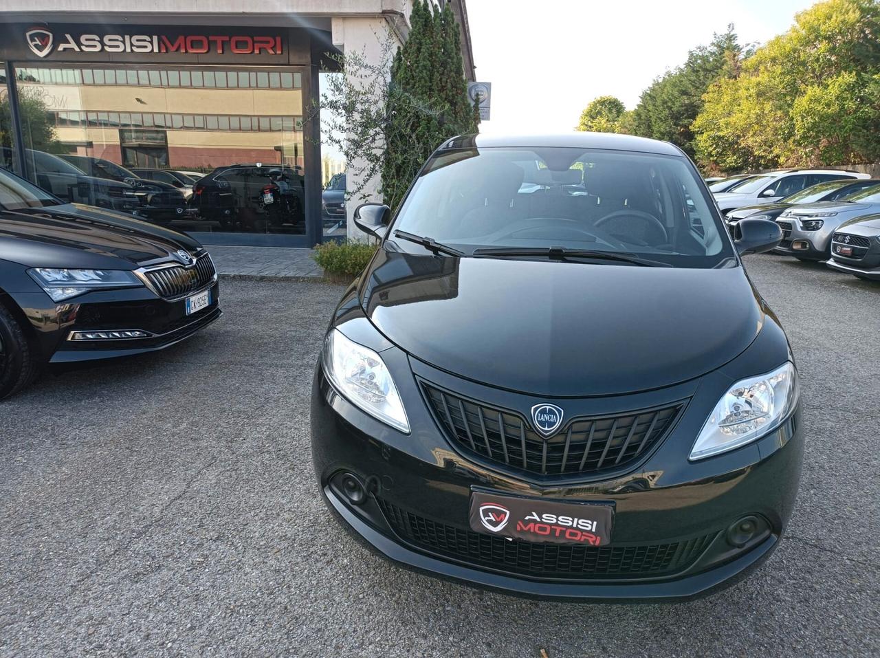 Lancia Ypsilon 1.0 FireFly 5 porte S&S Hybrid Silver