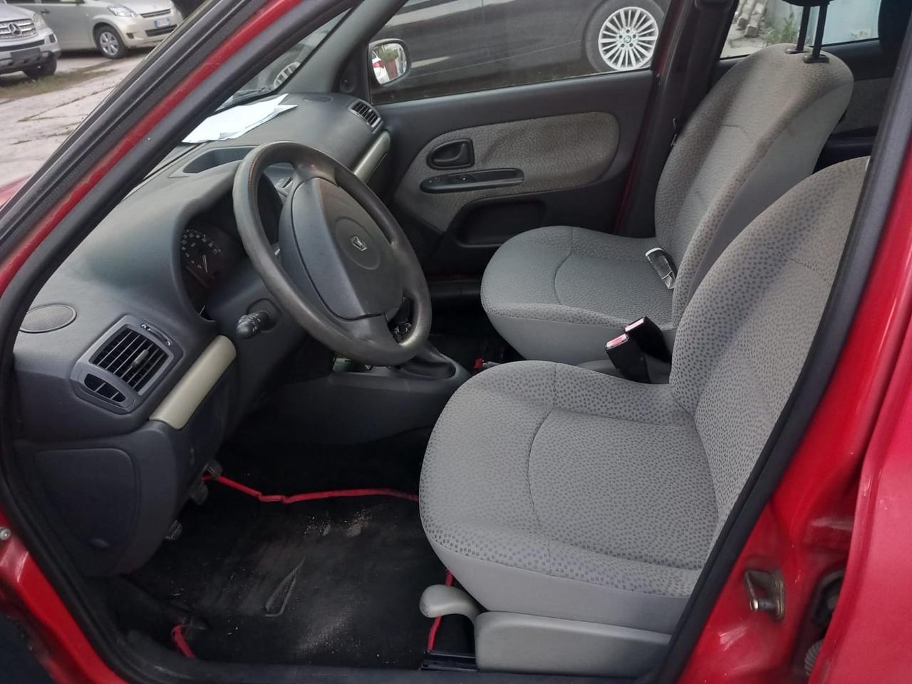 Renault Clio 1.2 16V 5 porte Confort