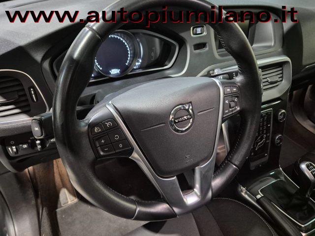 VOLVO V40 D3 Momentum