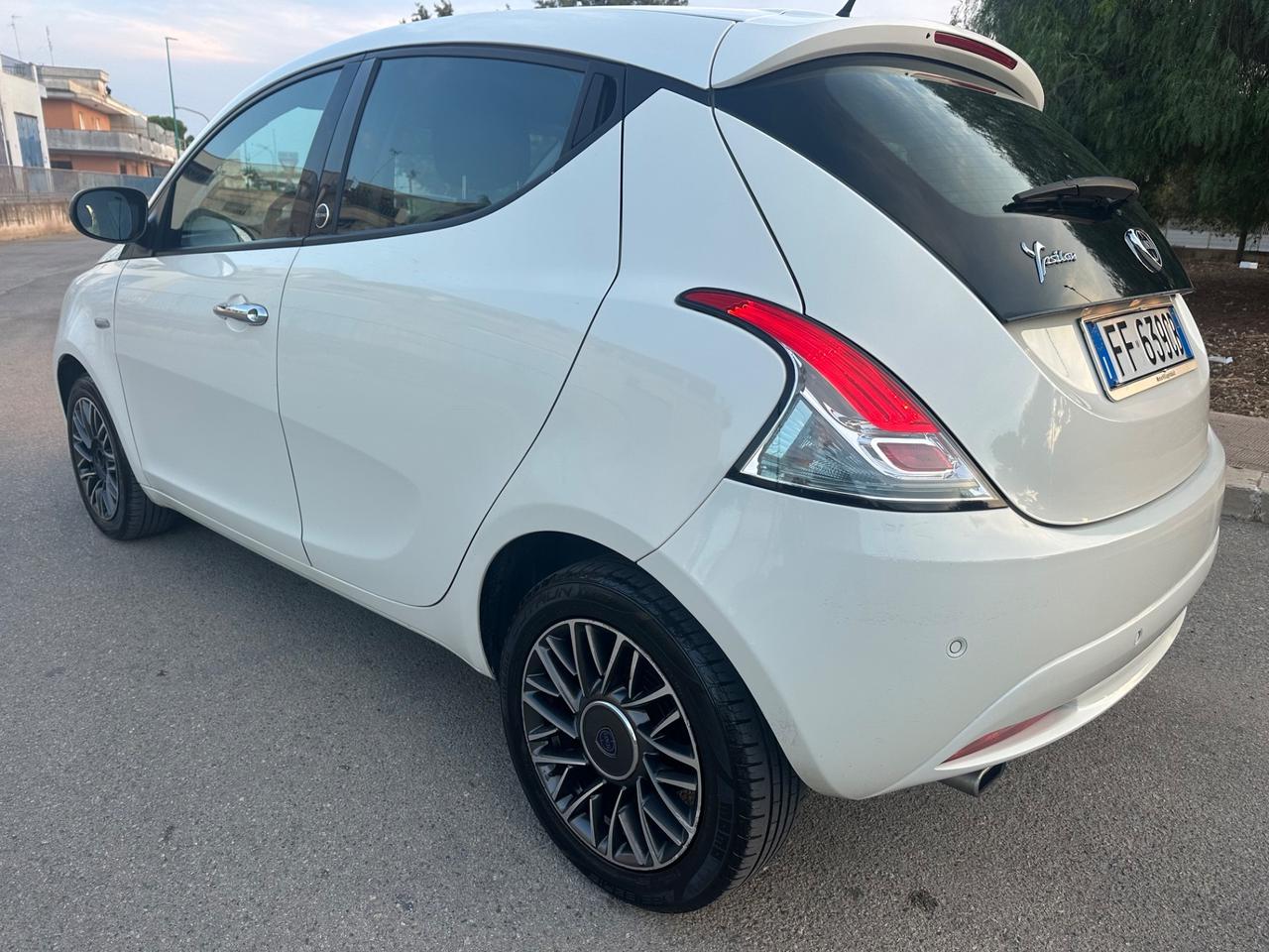 Lancia YPSILON 1.2 GPL 2016 - BELLA