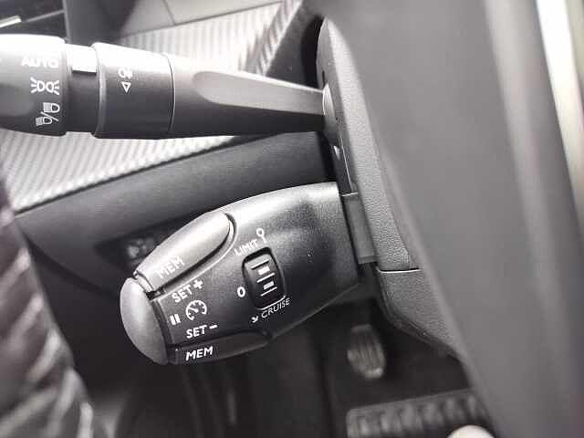 Peugeot 2008 PureTech 100 S&S Allure *KM Ø*