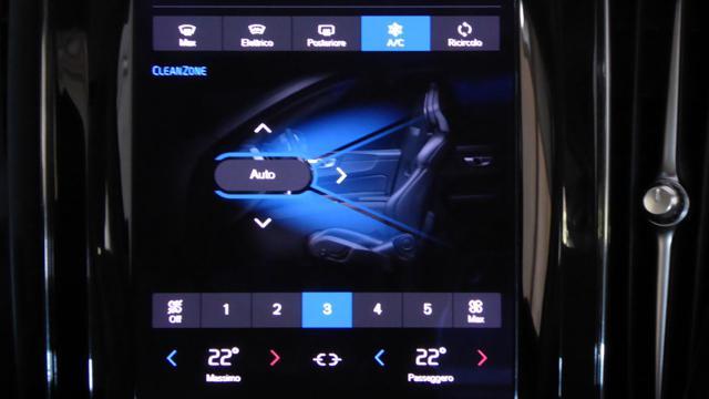VOLVO XC60 B4 (d) AWD automatico Plus Bright