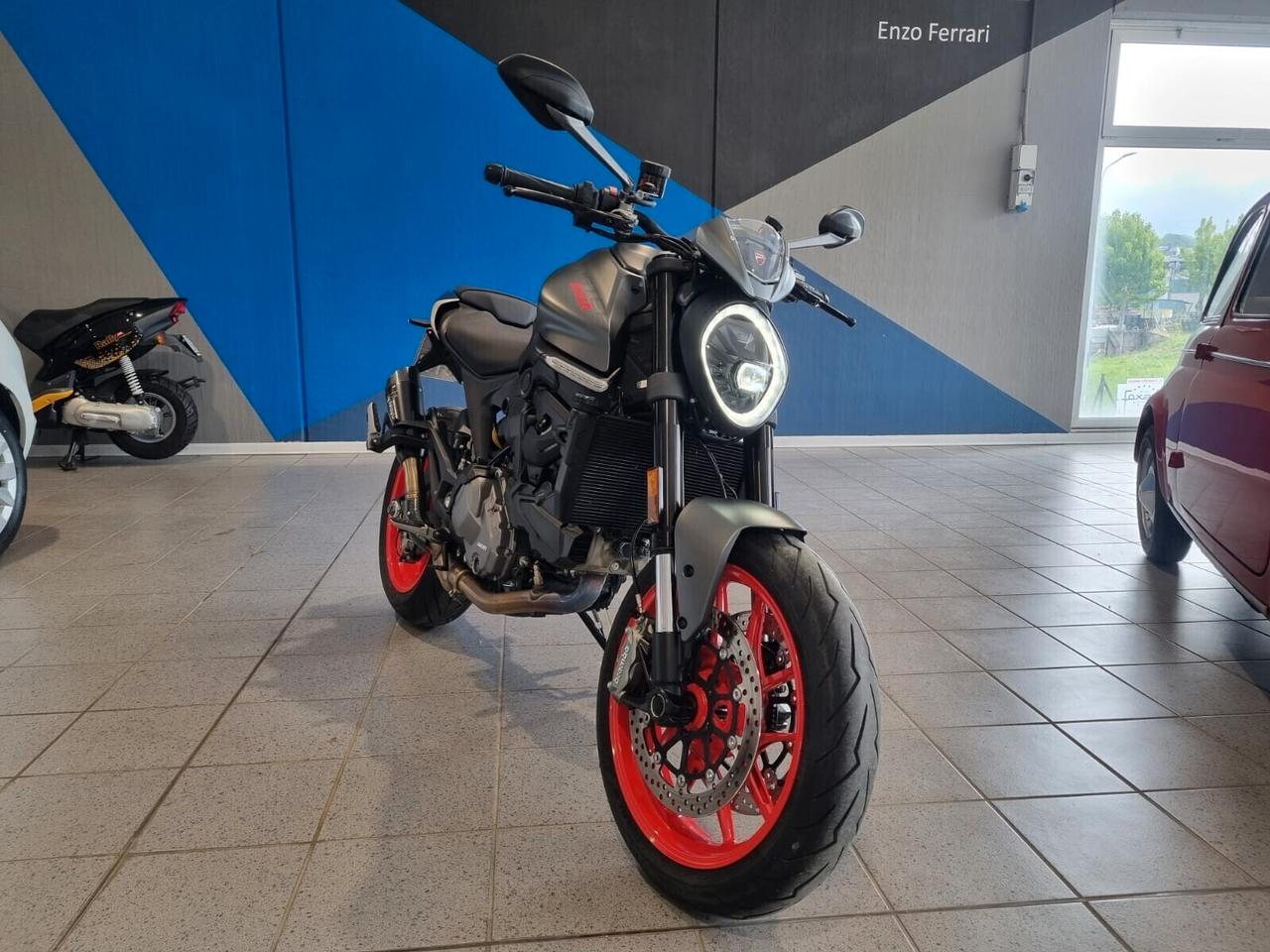 Ducati Monster 937 plus IVA ESPOSTA