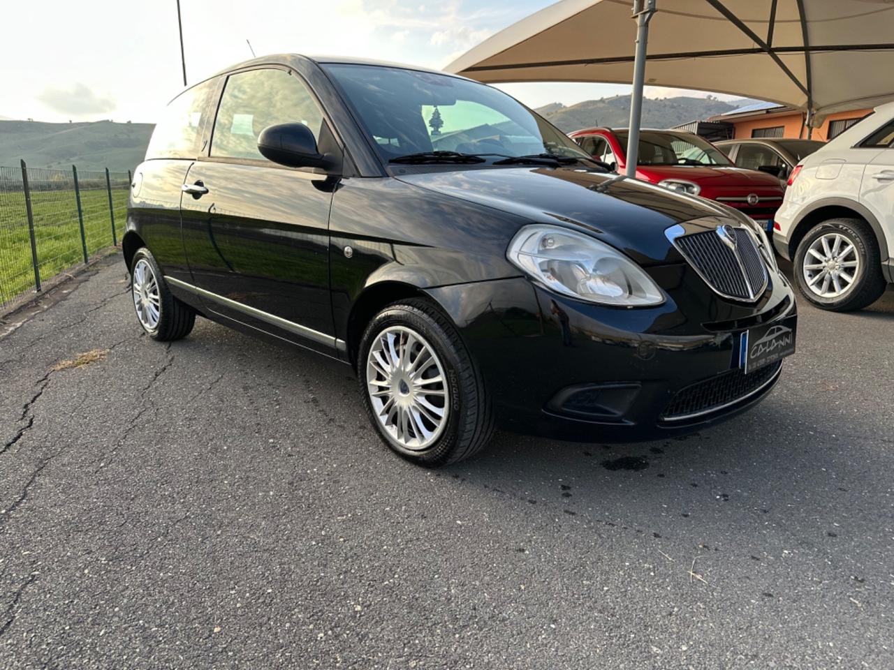 Lancia Ypsilon 1.3 MJT 75 CV Unyca