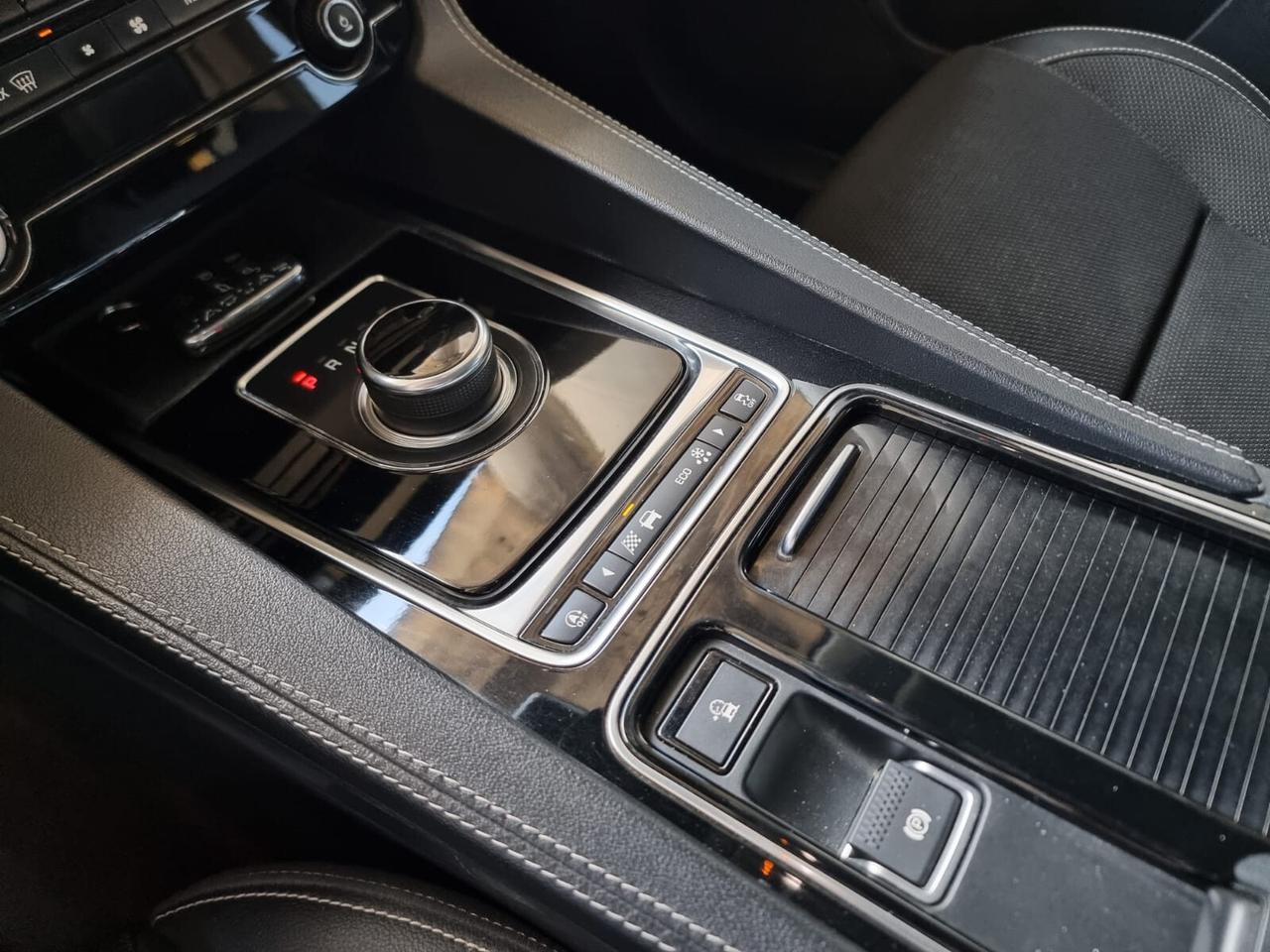 Jaguar F-Pace 2.0 D 180 CV AWD aut. R-Sport