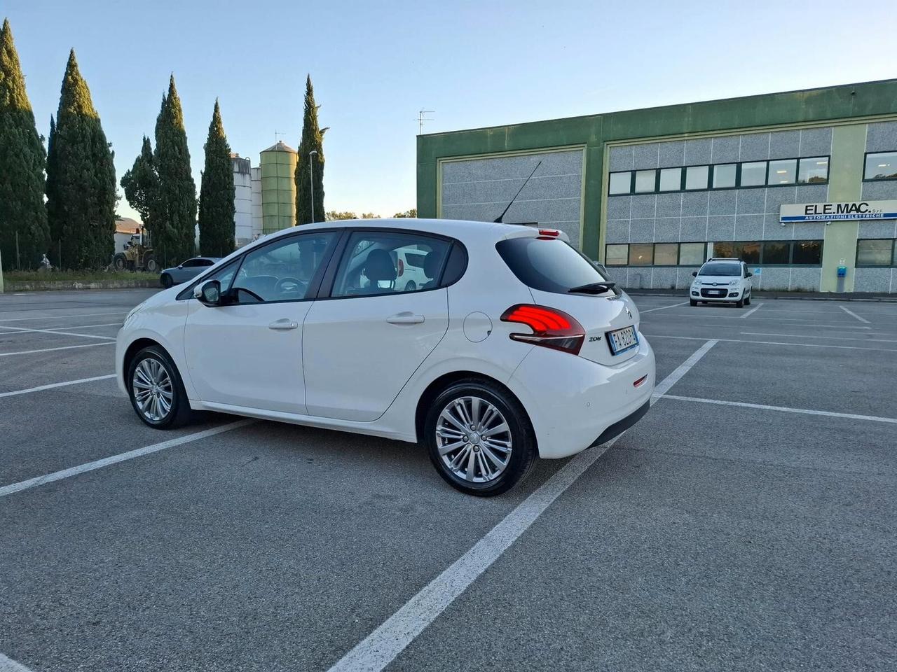Peugeot 208 PureTech 82 5 porte Allure
