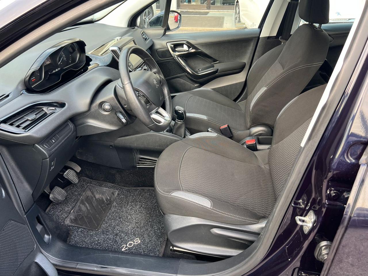 Peugeot 208 2015 5p 1.2 puretech Allure 82cv*82000km*OK NEOPAT