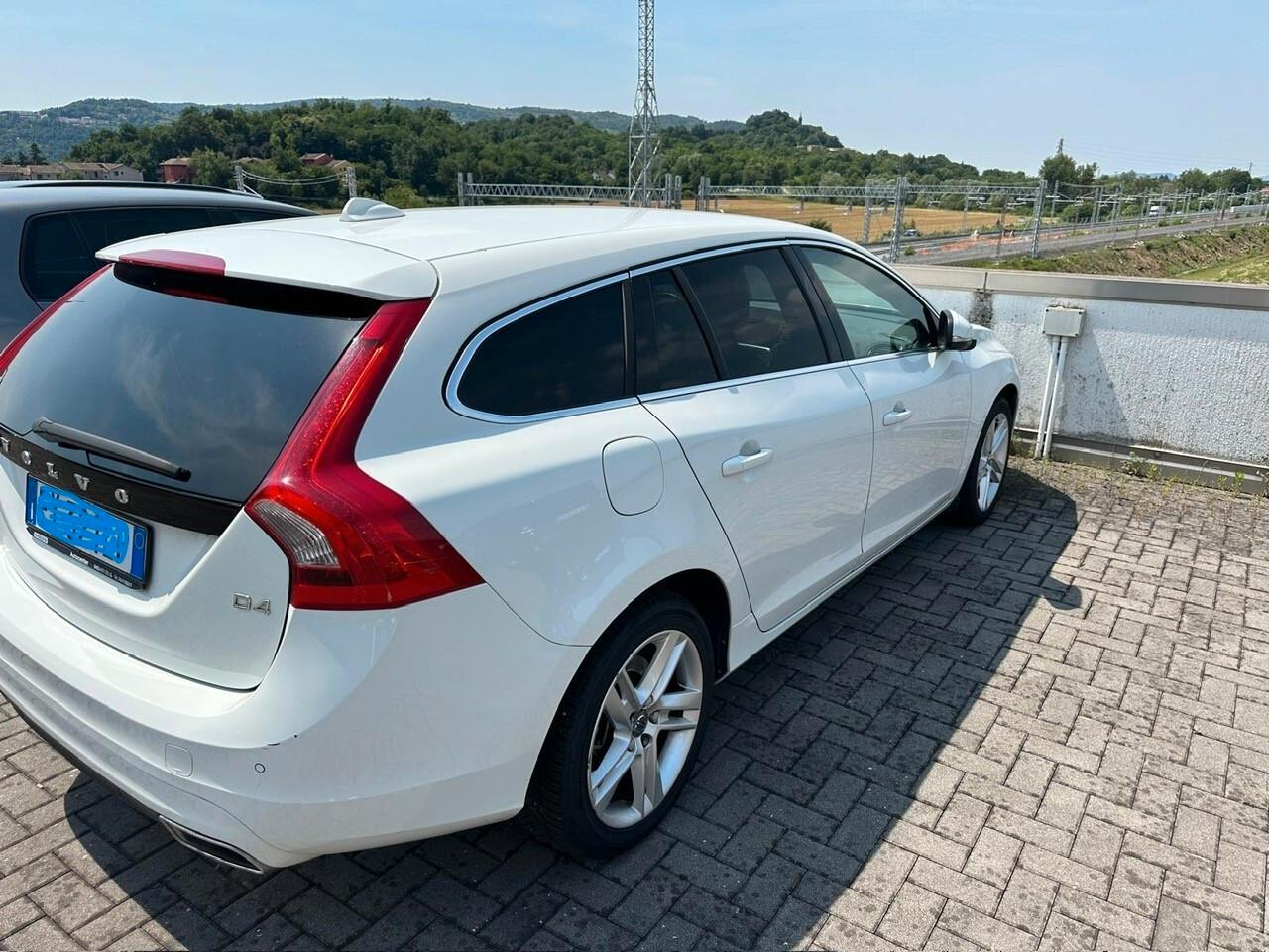 Volvo V60 D4 Geartronic R-design Kinetic