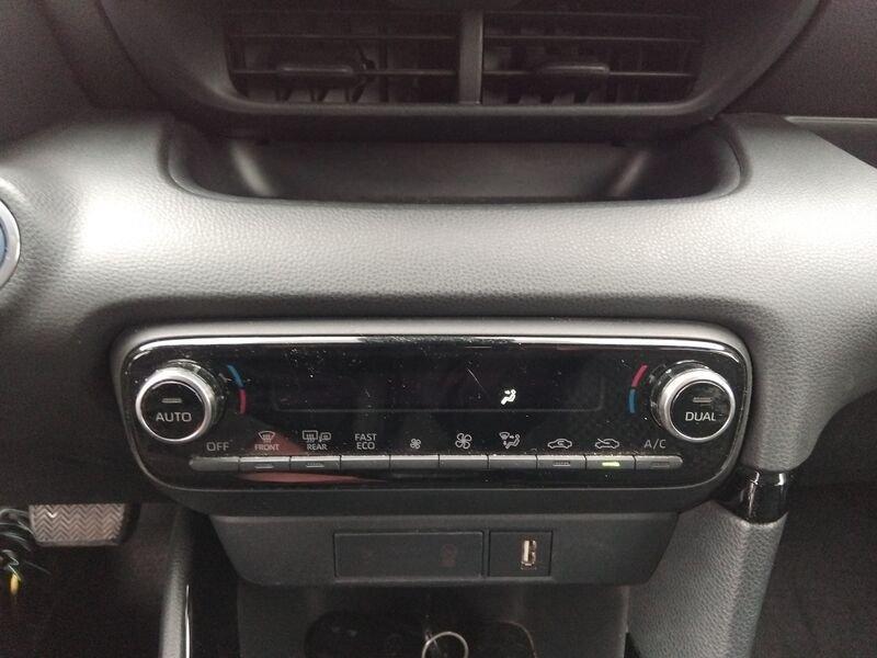 Toyota Yaris IV 2020 1.5h Lounge