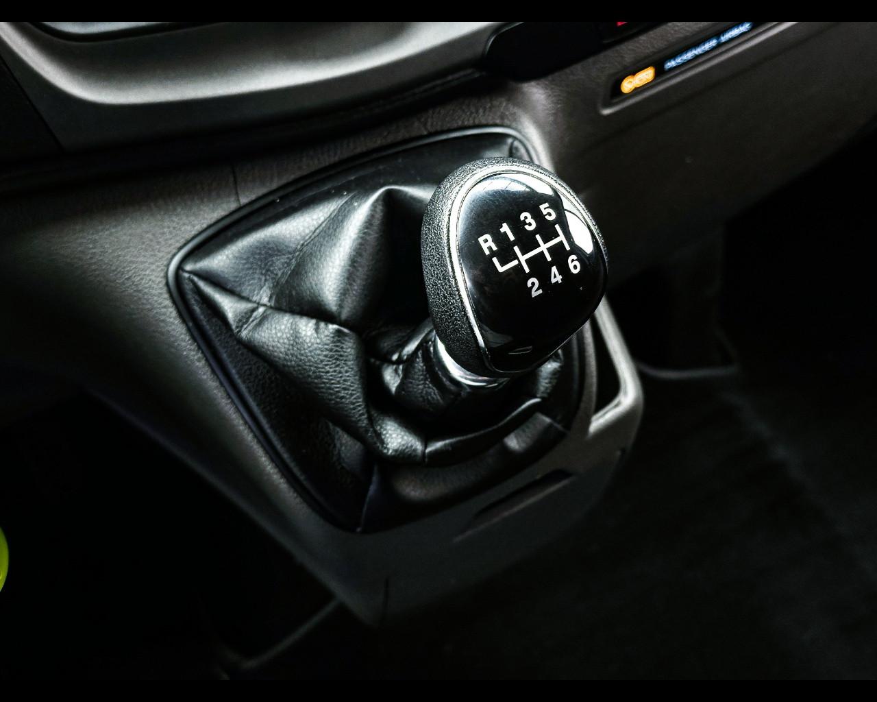 FORD Transit Custom 1ª s - Transit Custom 320 2.0 EcoBlue Hybrid 130 PC Combi Trend