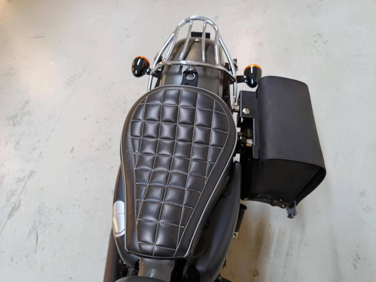 HARLEY DAVIDSON 883 Iron