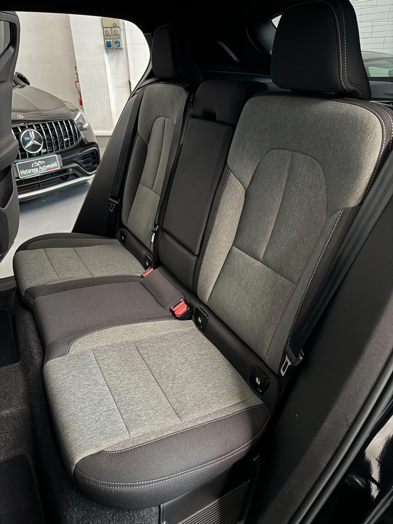 Volvo XC40 B3 MILD HYBRID CORE auto 2.0cc 163cv CarPlay Finanziabile
