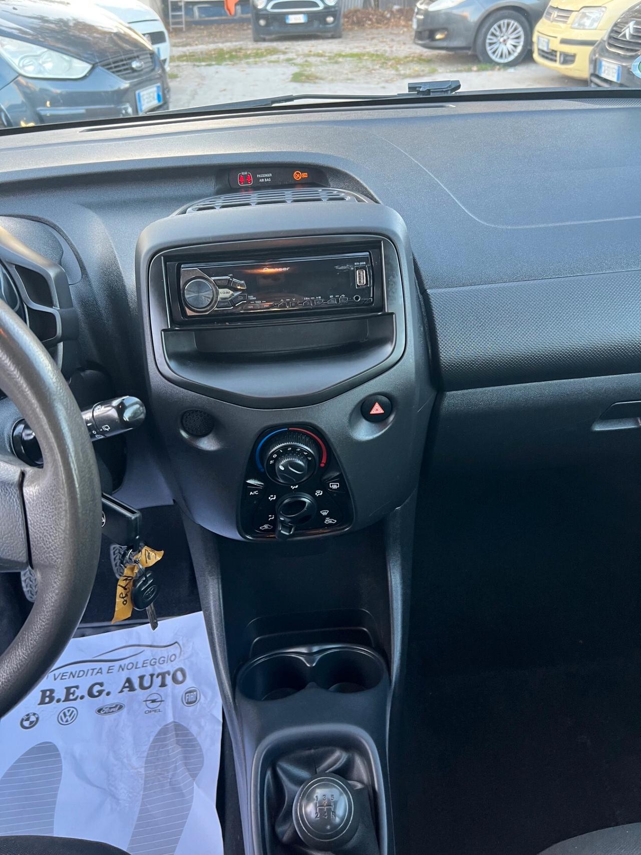 Toyota Aygo 1.0 VVT-i 69 CV 5 porte x-play TSS