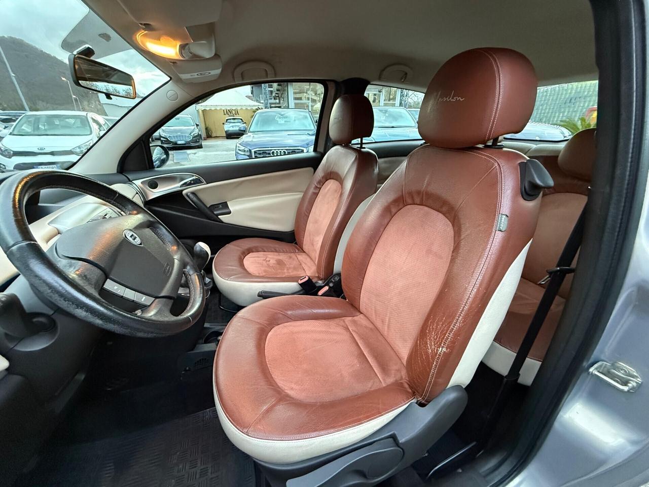 Lancia Ypsilon 1.3 MJT 90 CV Platino