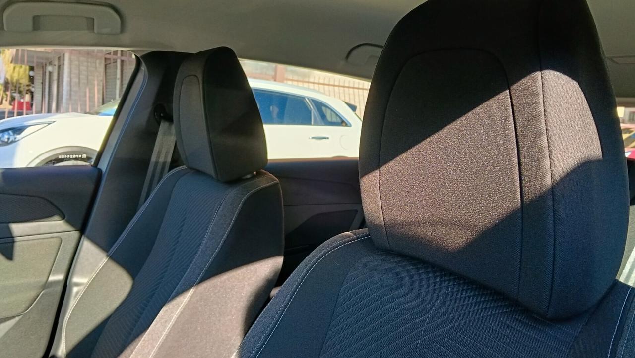 PEUGEOT 308 1.2 BENZ-KM 16.000 -2022